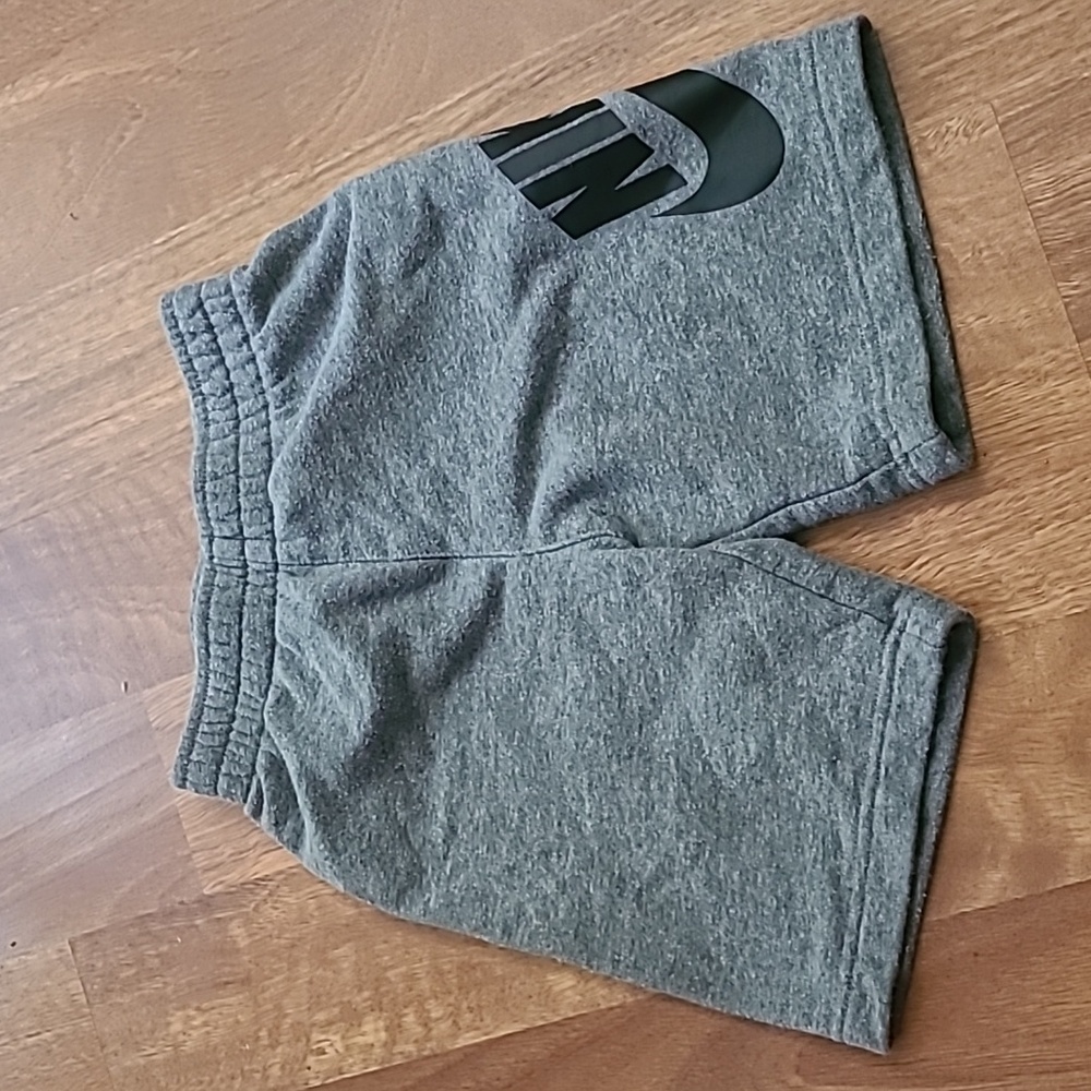 Boys Nike French Terry Short Size M (5-6 years)
